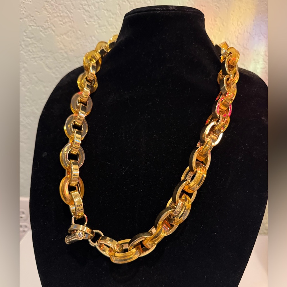 HENRI BENDEL HEAVY LUCITE
AND GOLD TONE NECKLACE SO BEAUTIFUL AND UNIQUE